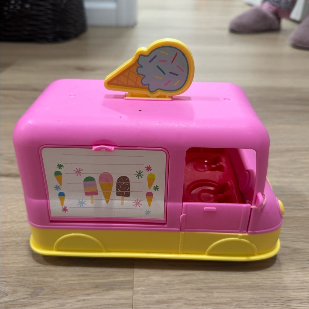 Peppa Pig Pink and Yellow Ice Cream Truck